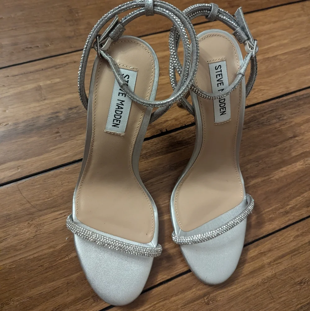STEVE MADDEN Metallic Silver Ankle Strap Heels Size 8M NWT